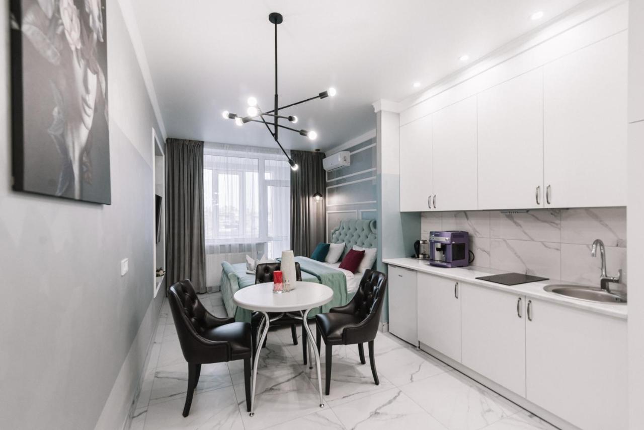 Royal Tower Vip Smart Apartments 1 Kyiv Exterior photo